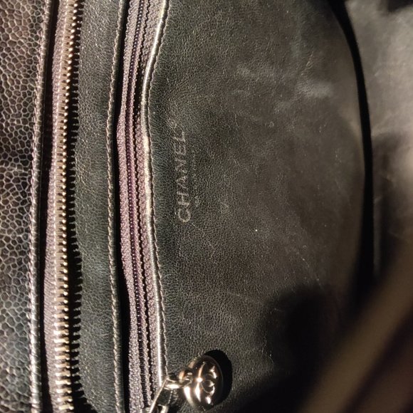 Chanel Cabas Medallion bag in black caviar leather - Picture 4 of 6